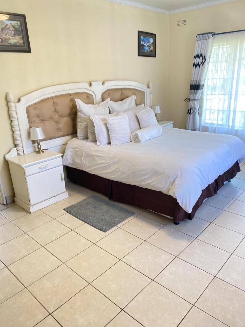 The Crown Inn Guest House Northwood Экстерьер фото